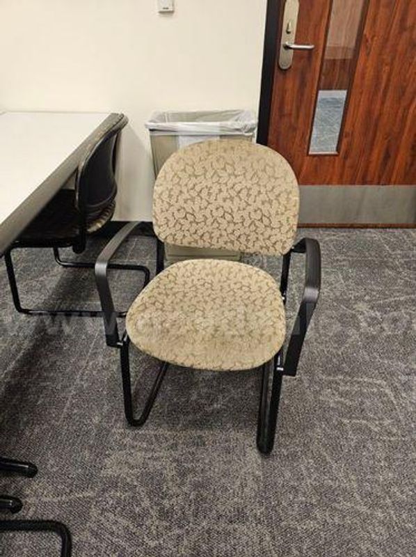 Chairs (222133 DC)