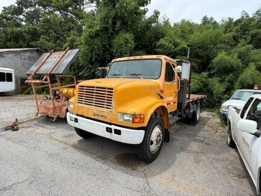 1993 International 4700 (222683 AJ DOT)