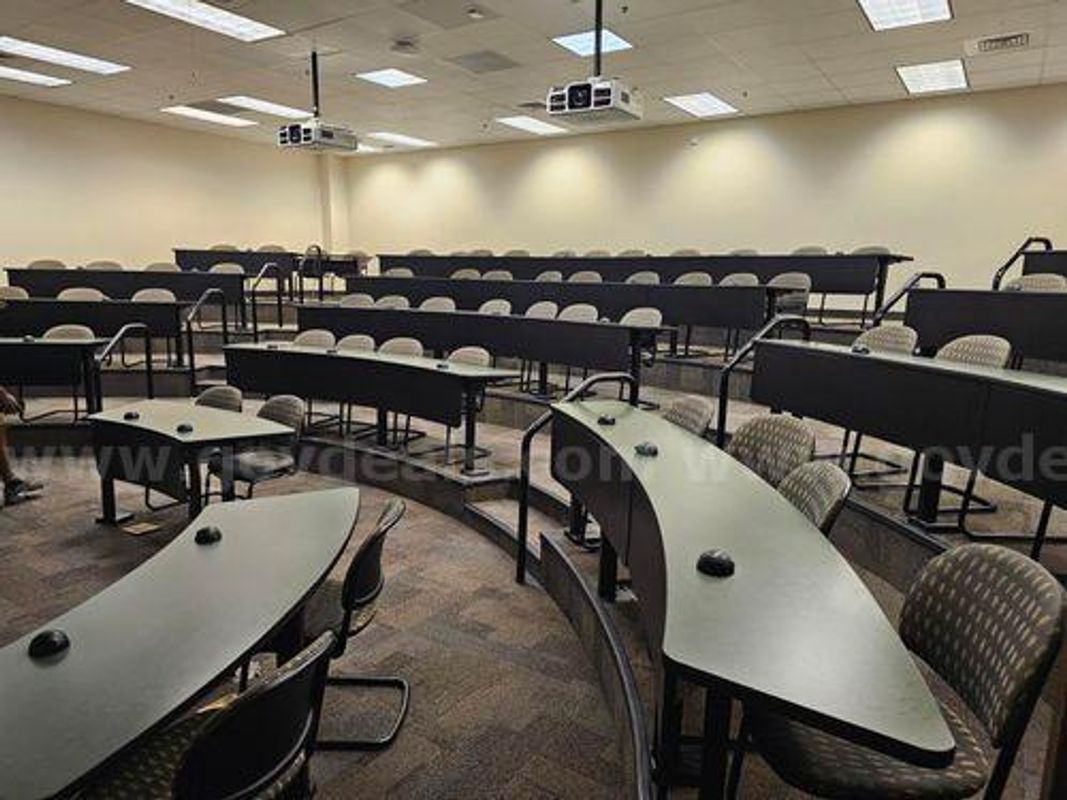 Chairs (222253 NB)