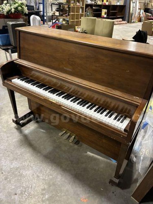 Pianos (222502 NM)