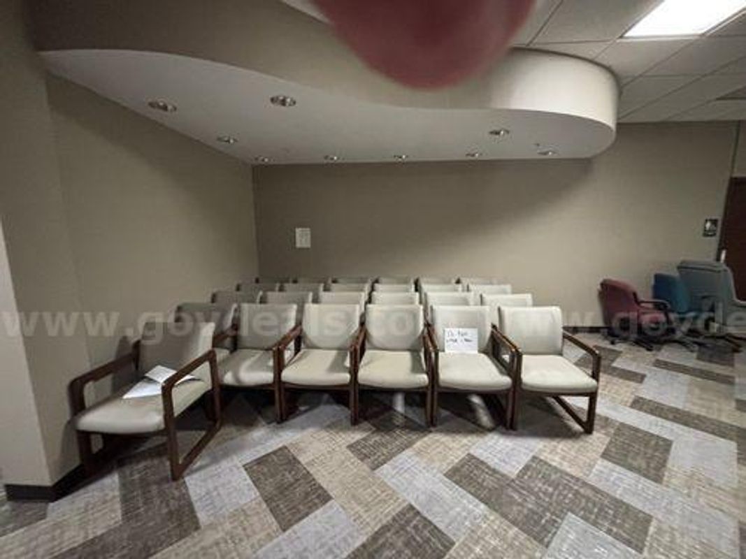 Chairs (223122 BT)