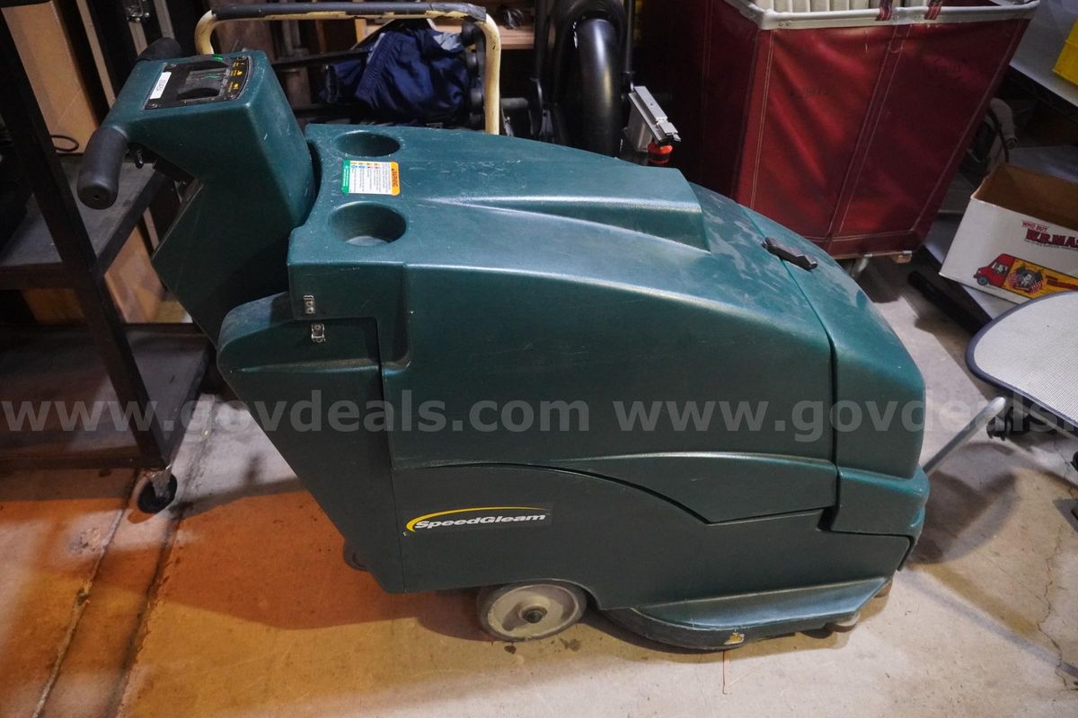 Nobles SpeedGleam Floor Scrubber