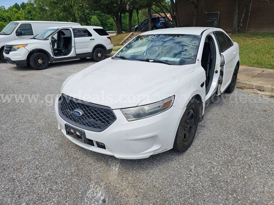 2013 Ford Taurus - Clean Title