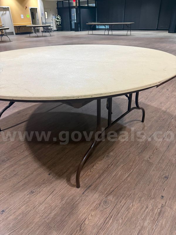 72" Round Banquet Tables (lot of 20)