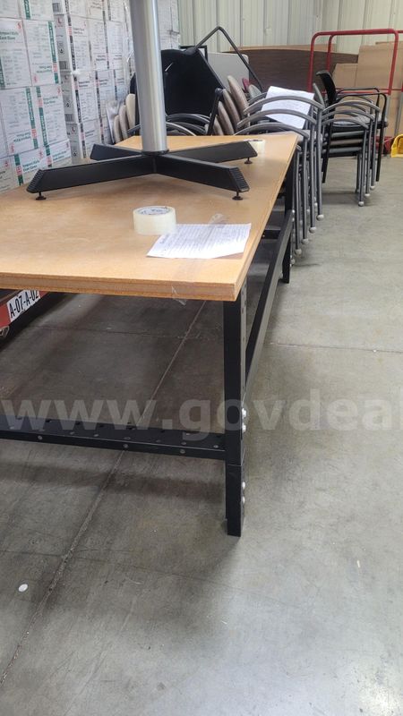 One lot of two tables