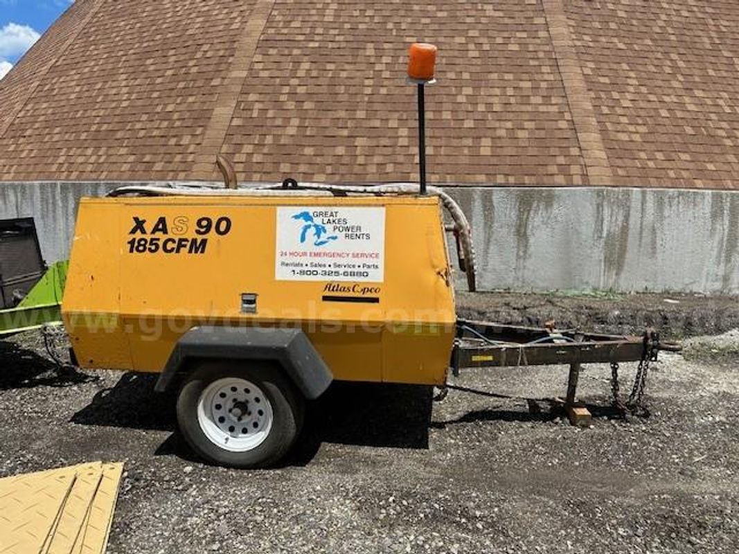 Trailer air compressor
