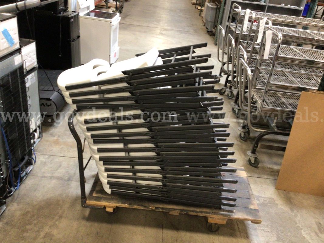16 Plastic Folding Chairs