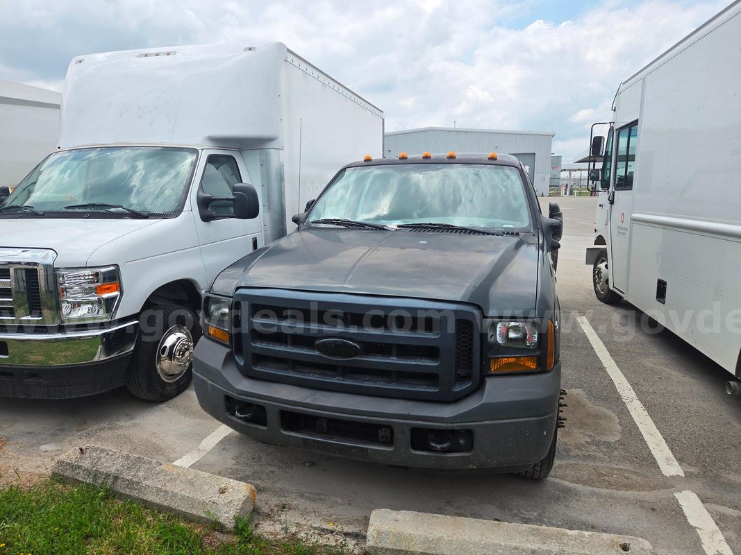 2007 Ford F-350 SD XL SuperCab Long Bed DRW 2WD