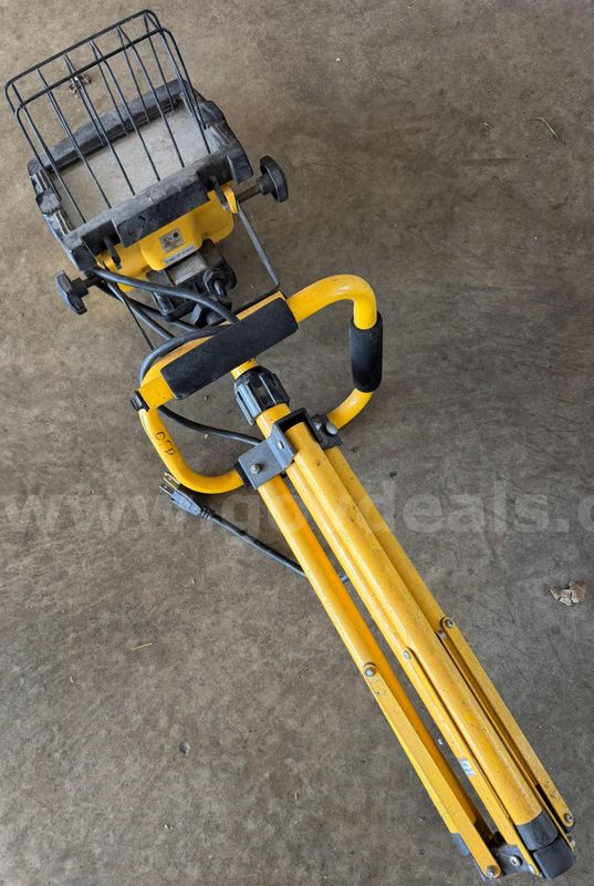 Work light with tripod