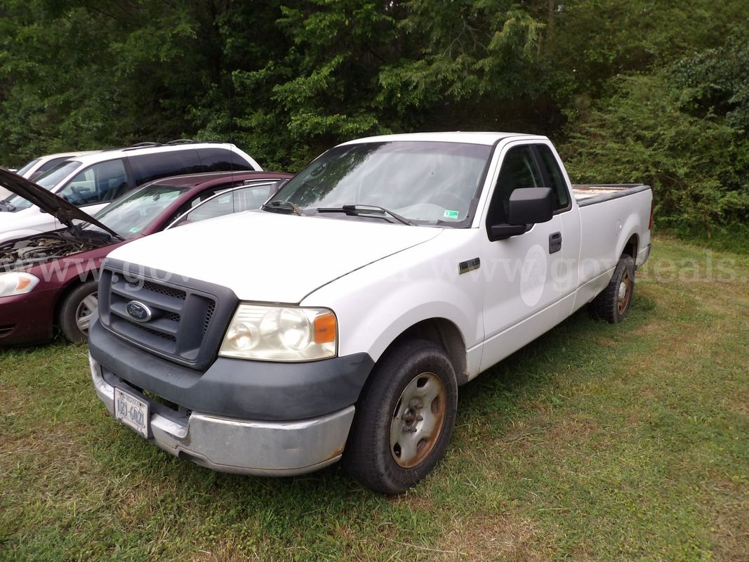 2005 Ford F-150 XL Long Bed 2WD
