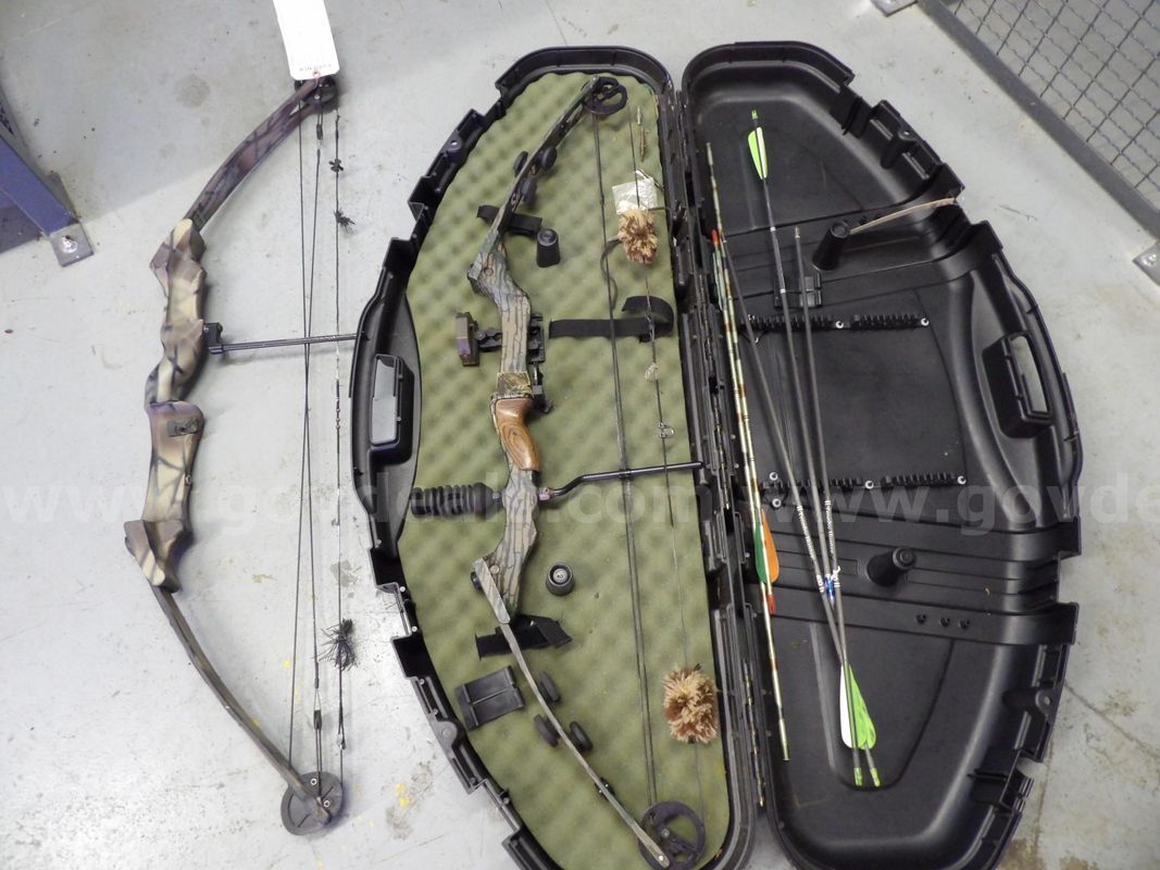 Bear Compound Bow & High-Country Compound Bow / Case