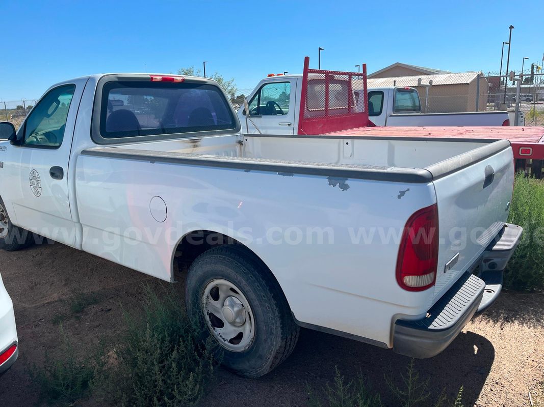 2002 Ford F-150 XL Long Bed 2WD
