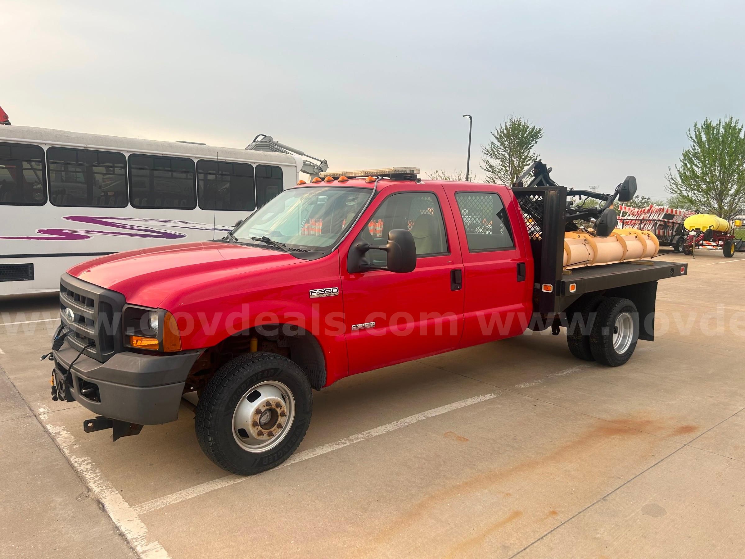 2007 Ford F-350 Crew Cab with Snow Plow
