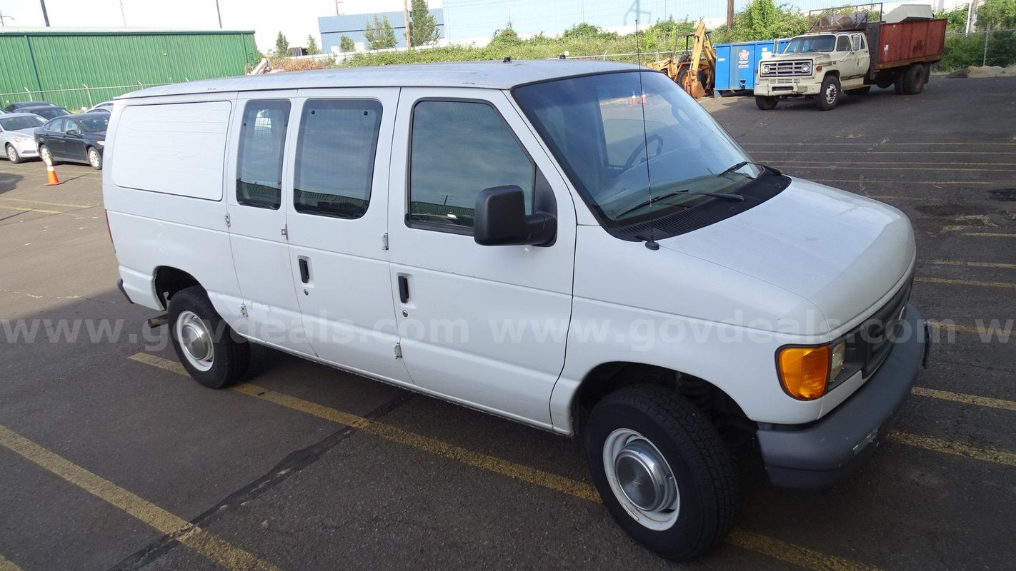 2006 Ford Econoline E-350 XL Super Duty 12-Passenger Van