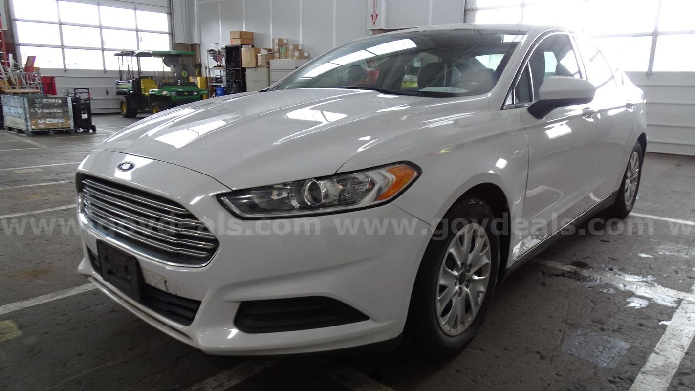 2013 Ford Fusion 4-Door Sedan