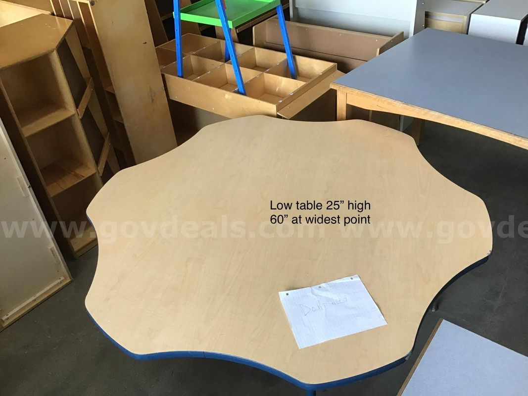 Table-“flower” shape