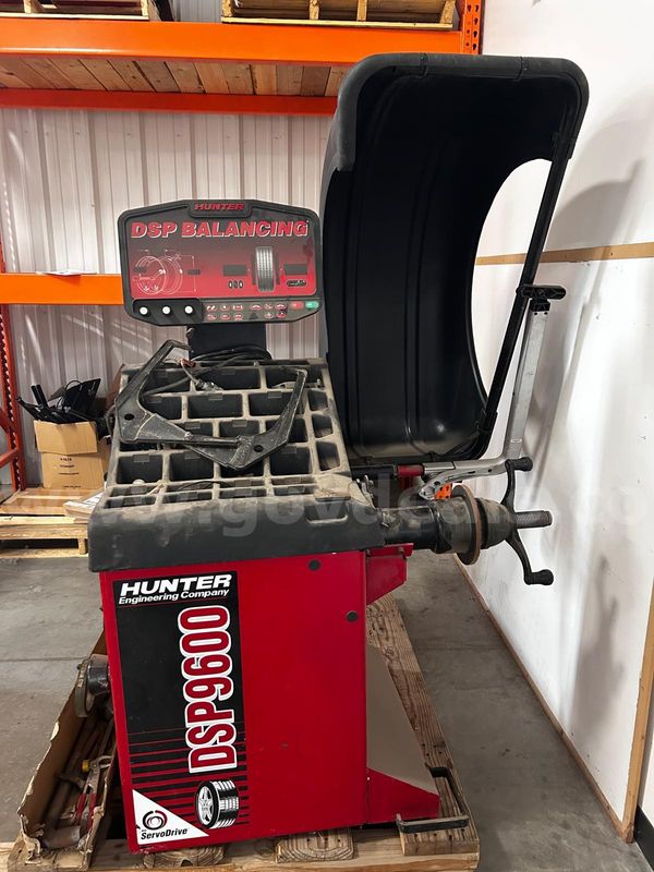 Used Hunter Engineering DSP9600 Wheel Balancer