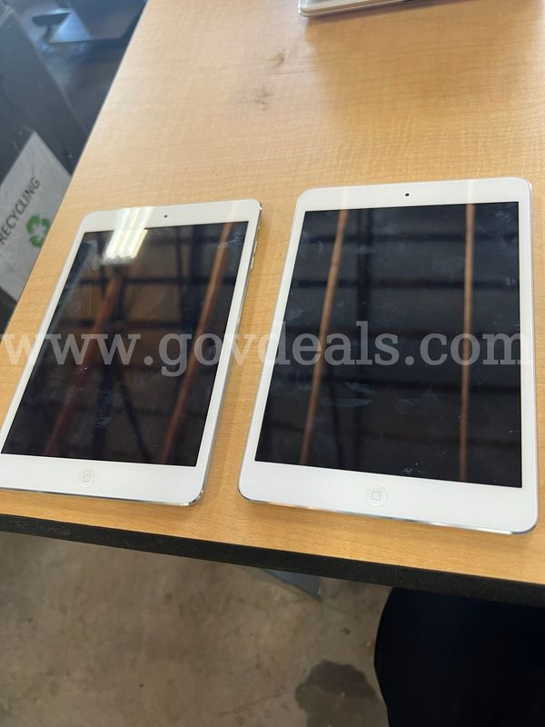 Lot of 2 iPad mini model A1432