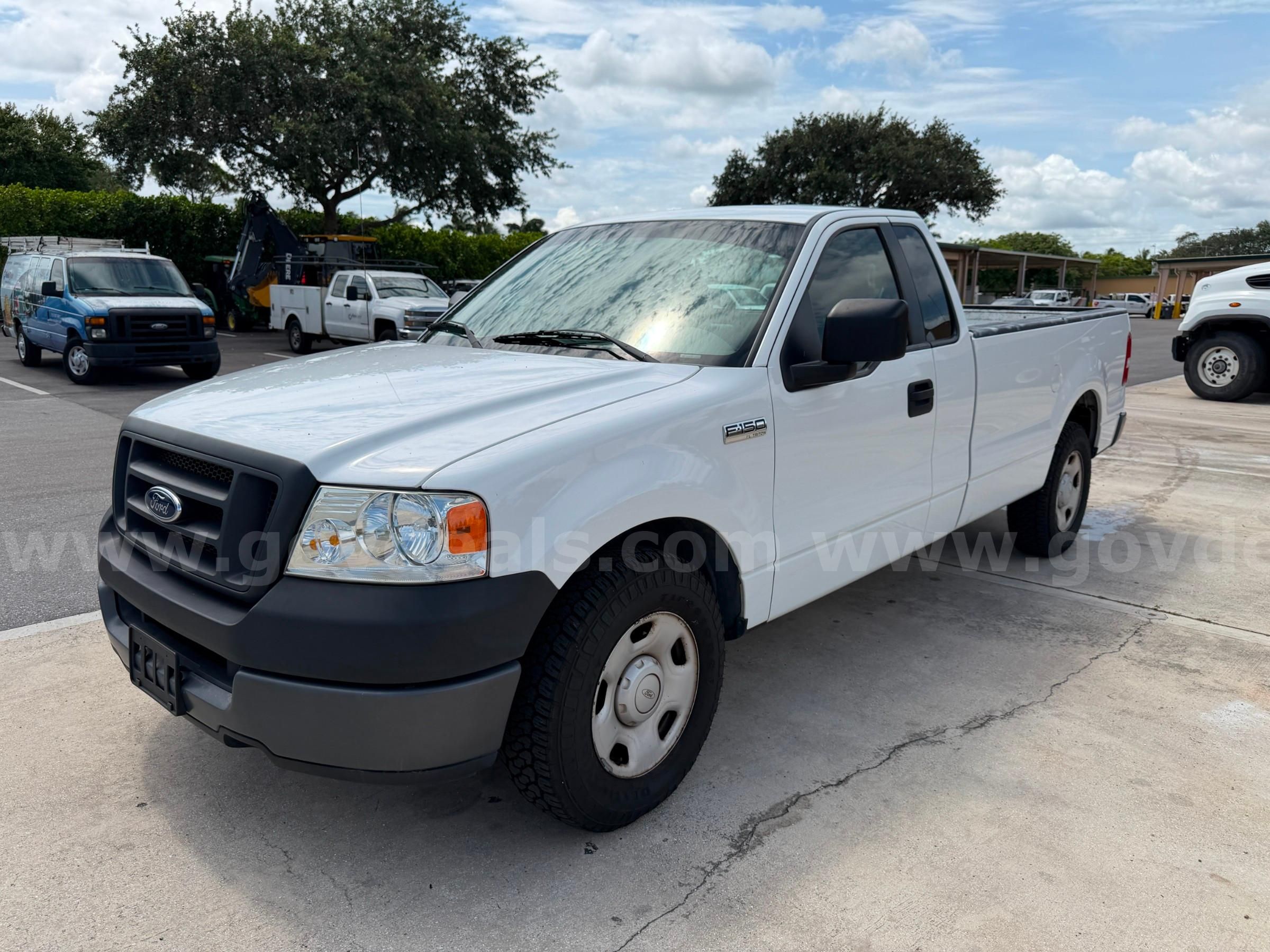 2005 Ford F-150 XL Long Bed 2WD