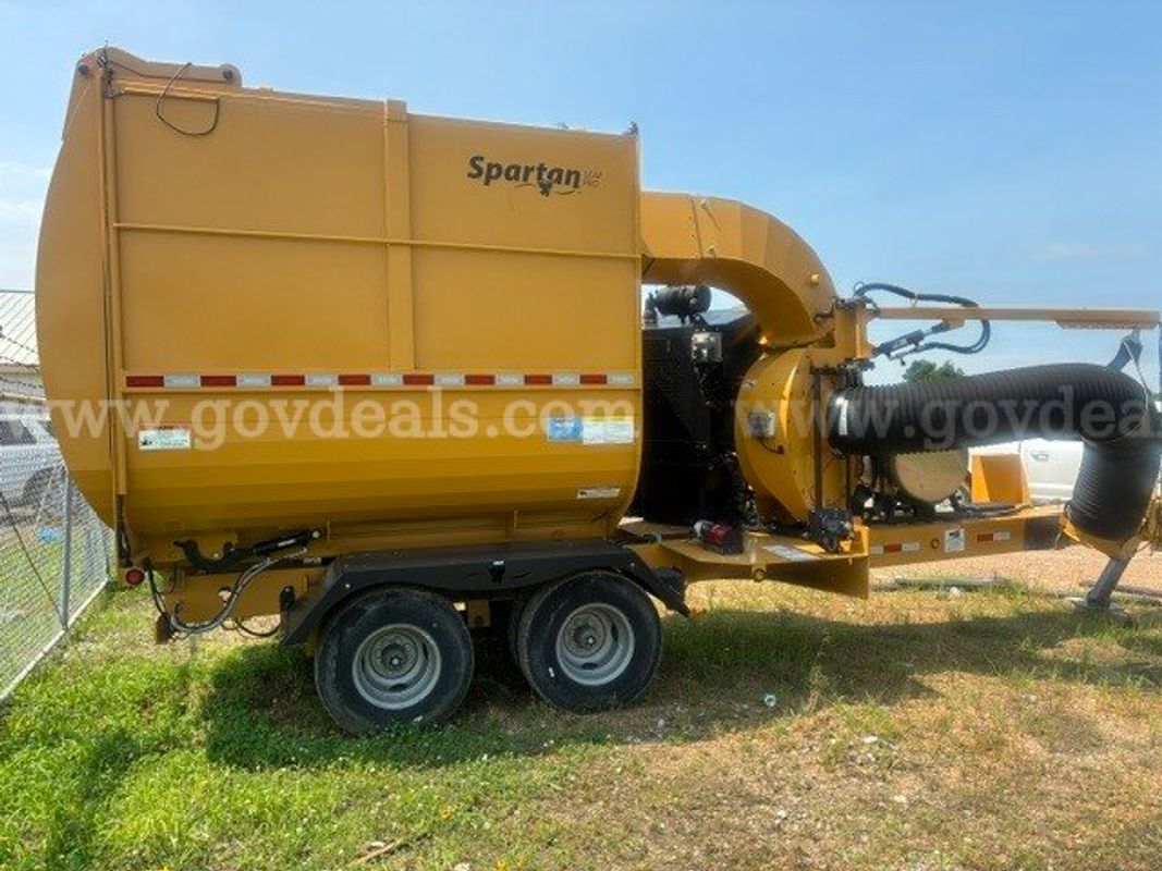 2023 Bonnell Spartan Leaf Pro Trailer Leaf Vacuum