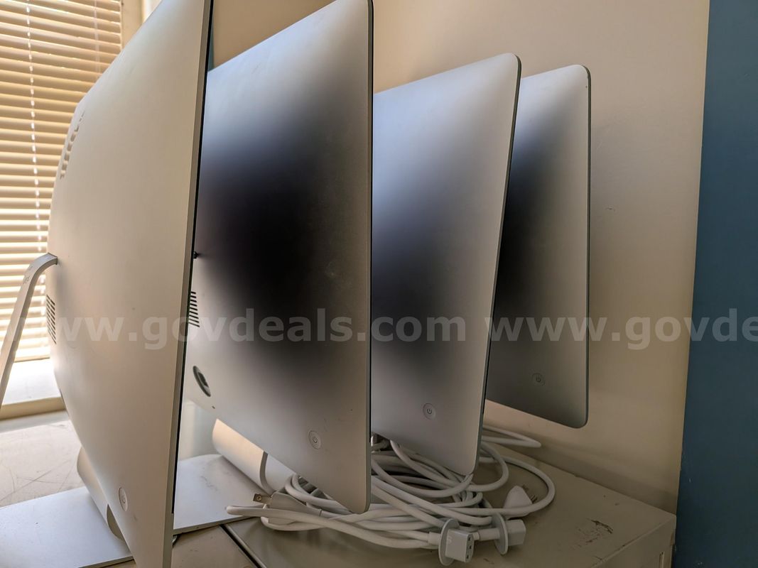 4 iMacs- Older, Working, Used and Taken AS IS