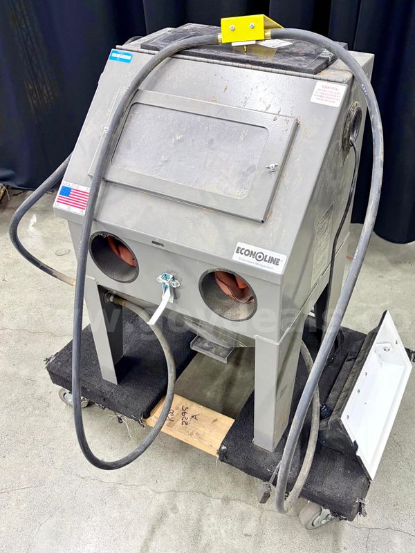 Sandblaster: Econoline Mini Bench Abrasive Blast Cabinet (424-23)