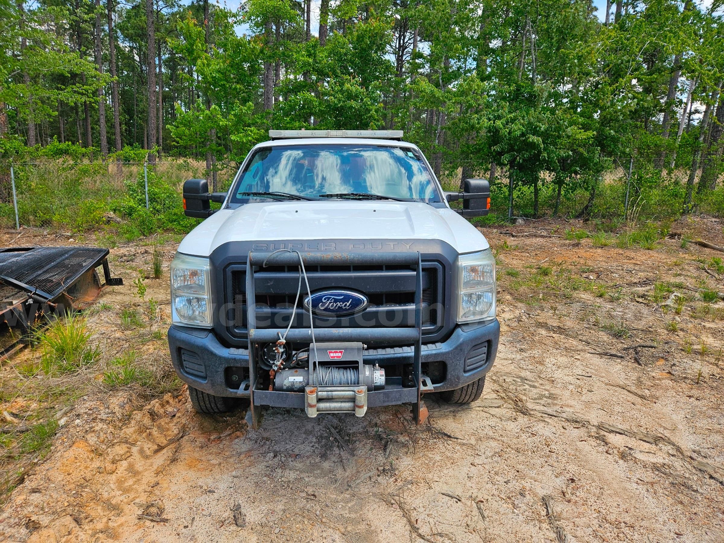 2016 Ford F-250 SD XLT SuperCab Long Bed 4WD w/ 150 Gallon Slip-On unit