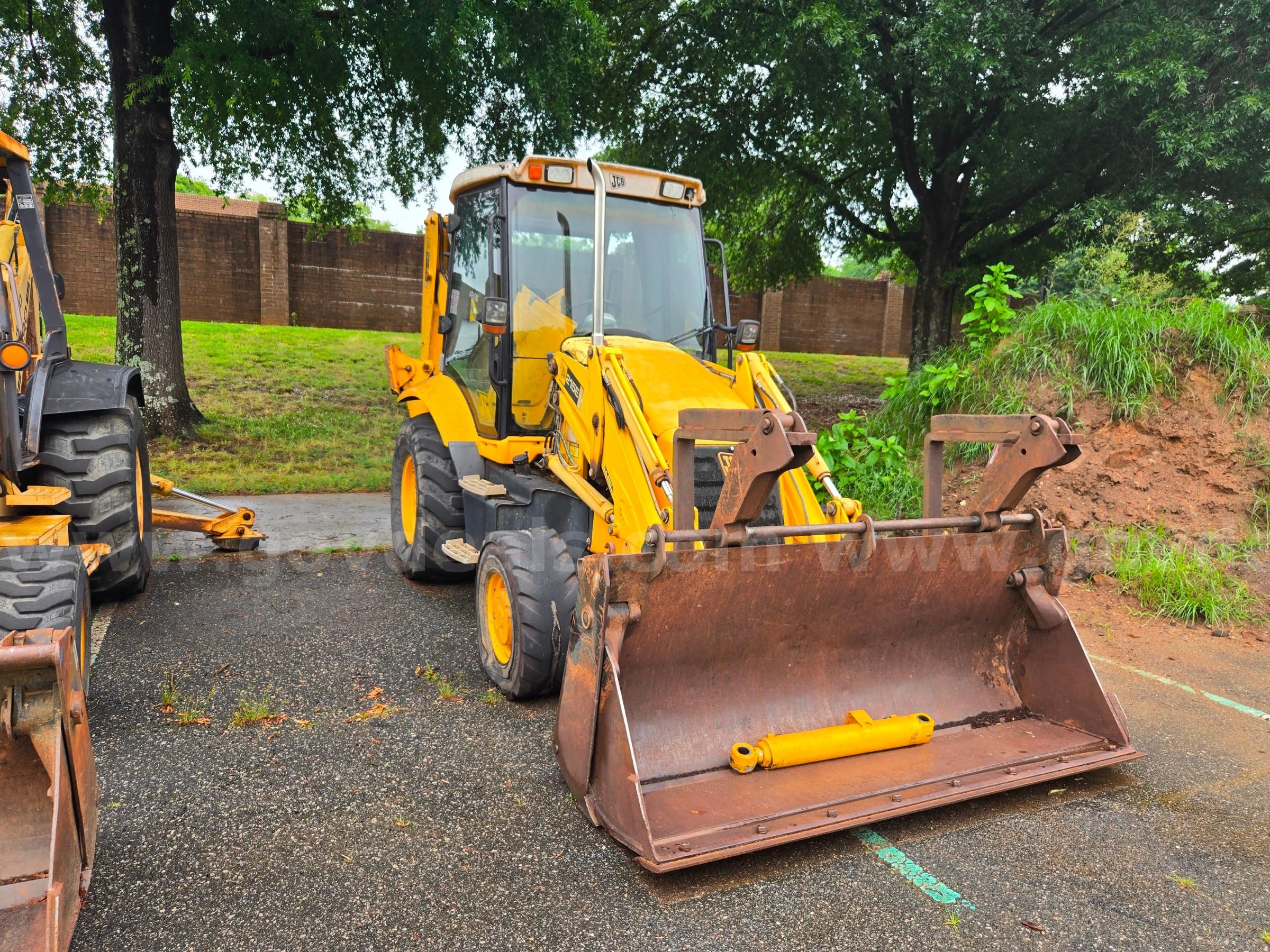 2003 JCB 215 E Backhoe/ Frontend Loader