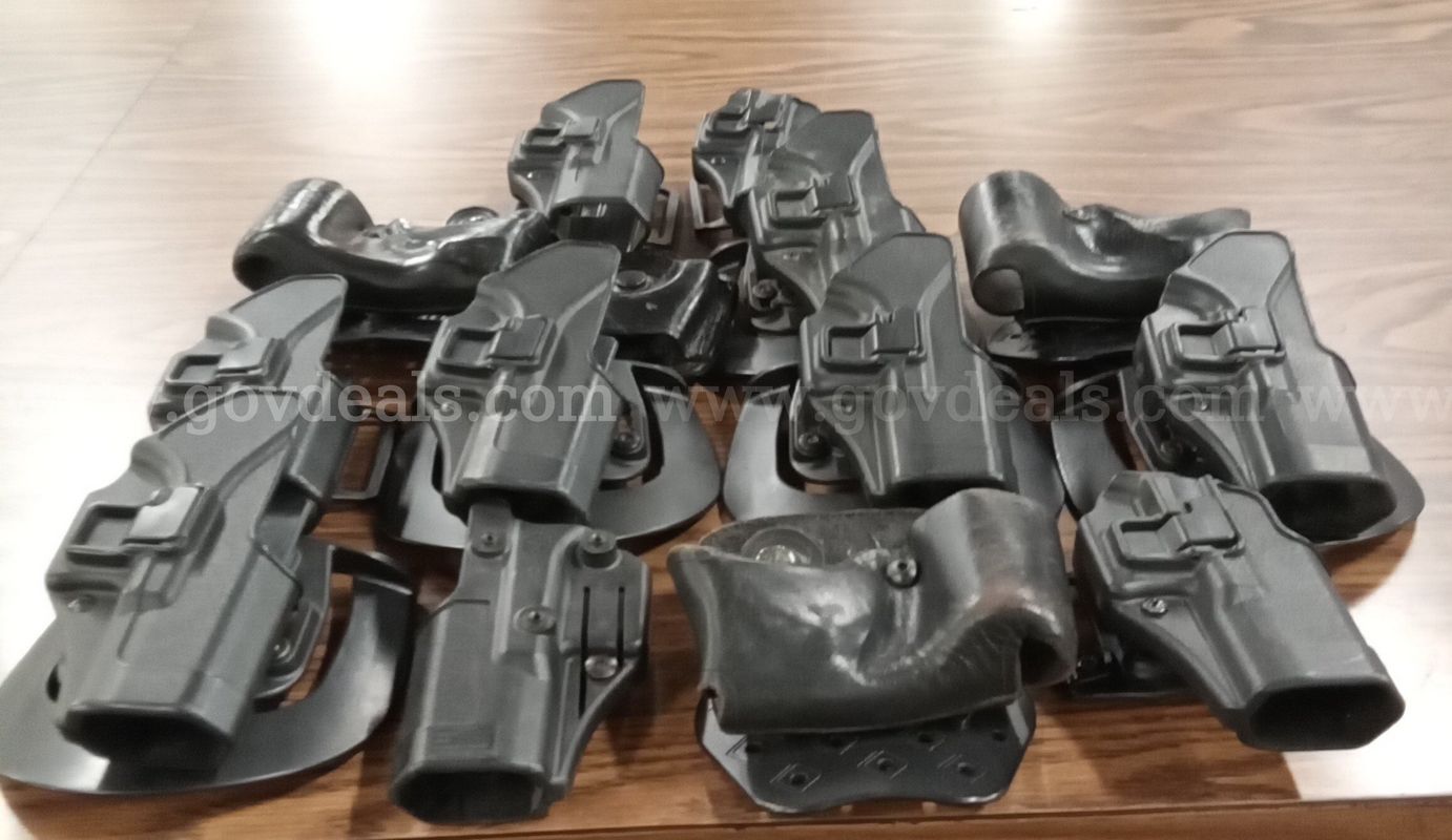 Lot of Belt Holsters/PRE-OWNED/DS18621/99229/TSA