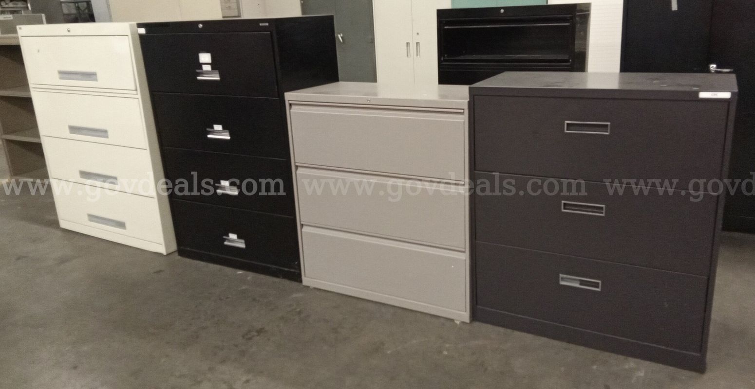 4 Metal Shelving Units with Doors/PRE-OWNED/DS18633/99277/DSP