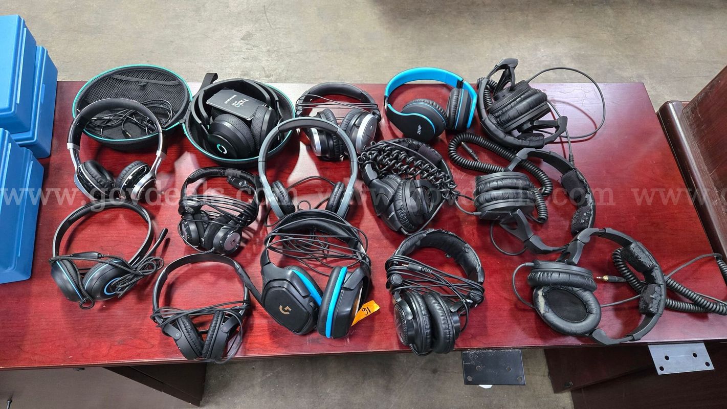 14 - Headphones