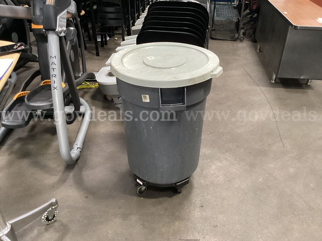 32G Trashcan with Lid and Roller