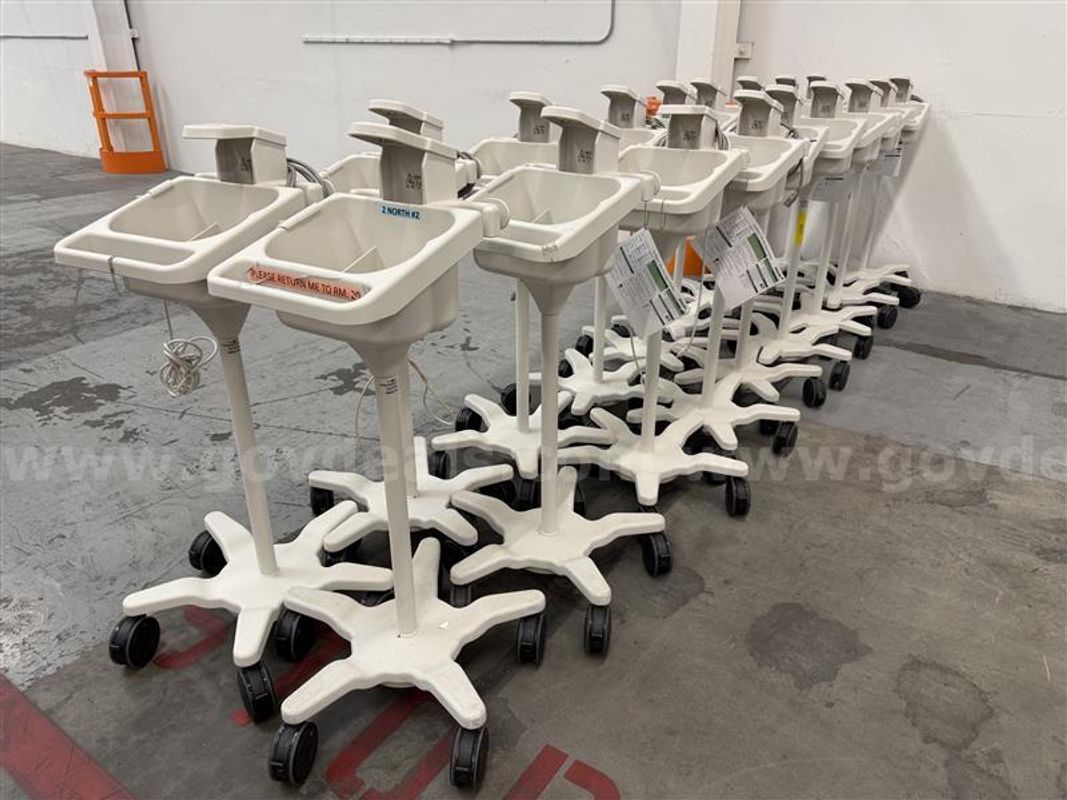 STAND FOR PORTABLE MONITOR X 18