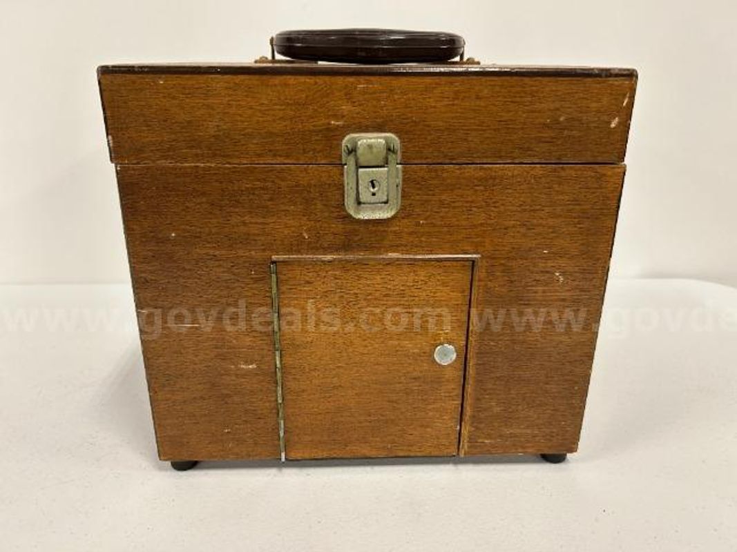 Vintage Beckman Glass Electrode pH Meter