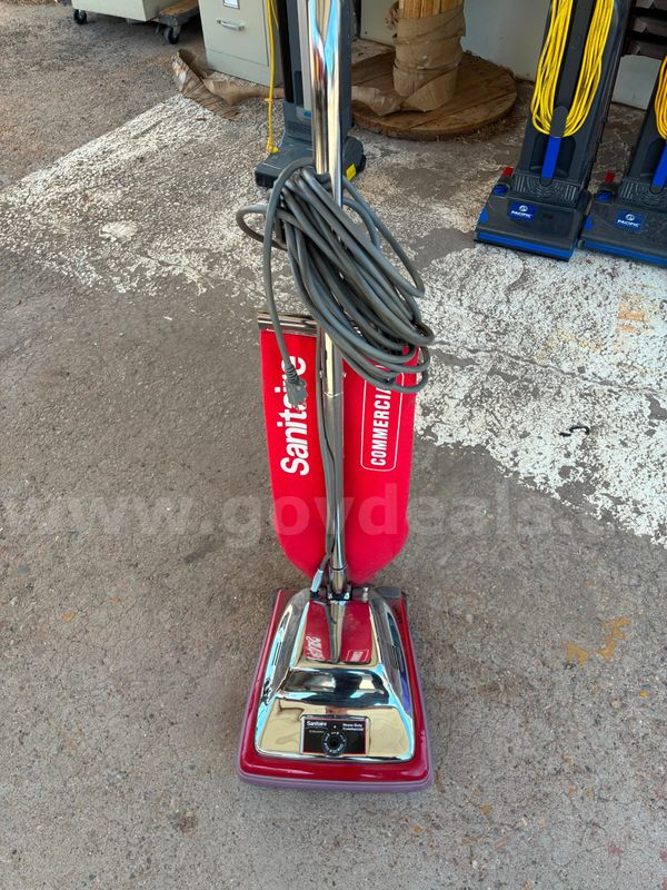 SANITAIRE VACUUM