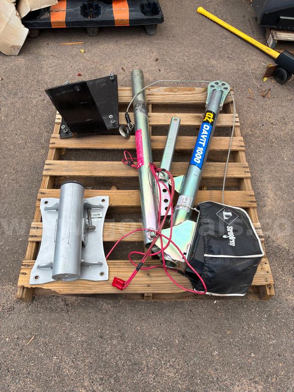 OZ DAVIT 1000 TRUCK MOUNT CRANE