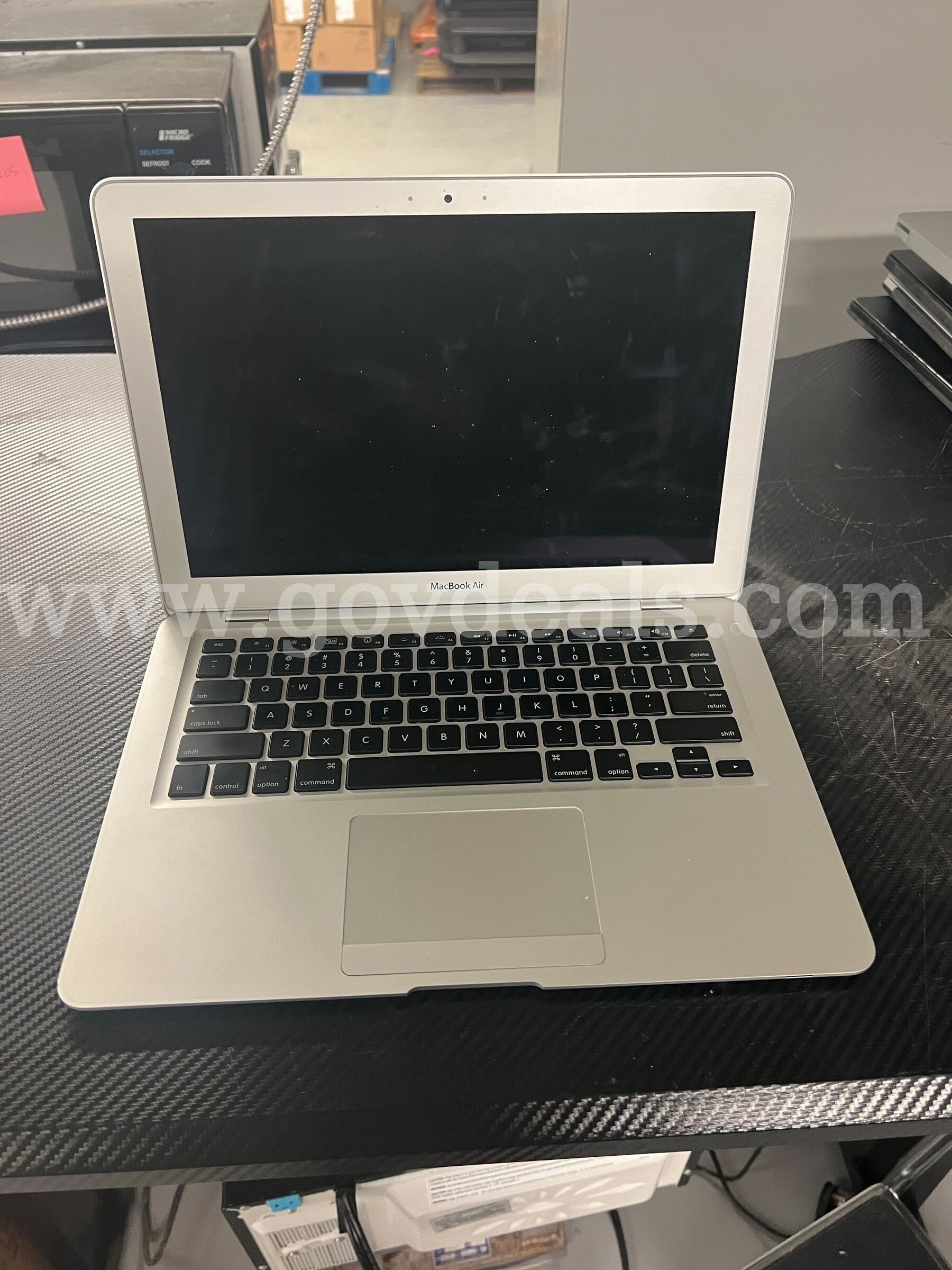 Macbook Air **NO HDD/SSD