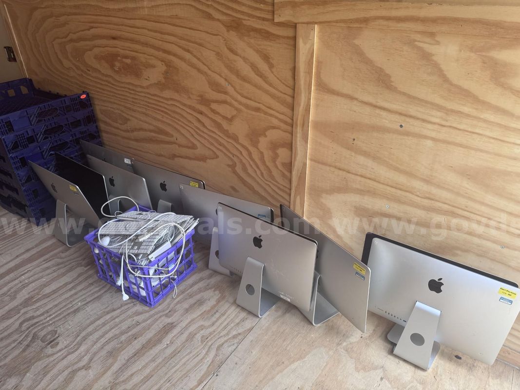 Lot of 16 Working Mac Computers