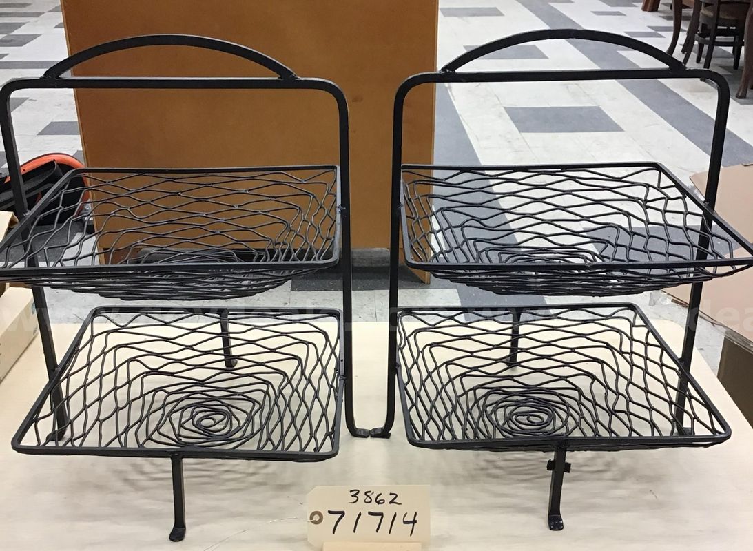 2 metal baskets