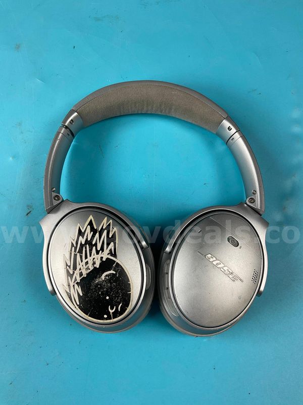 Bose QuietComfort 35 Series II Bluetooth Headphones Model 425948, Powers On (Damaged Ear Pads)