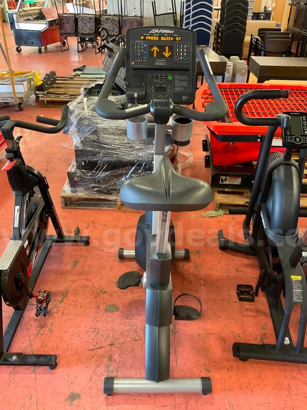 Life Fitness Integrity Series Upright Bike Model CLSC, Powers On