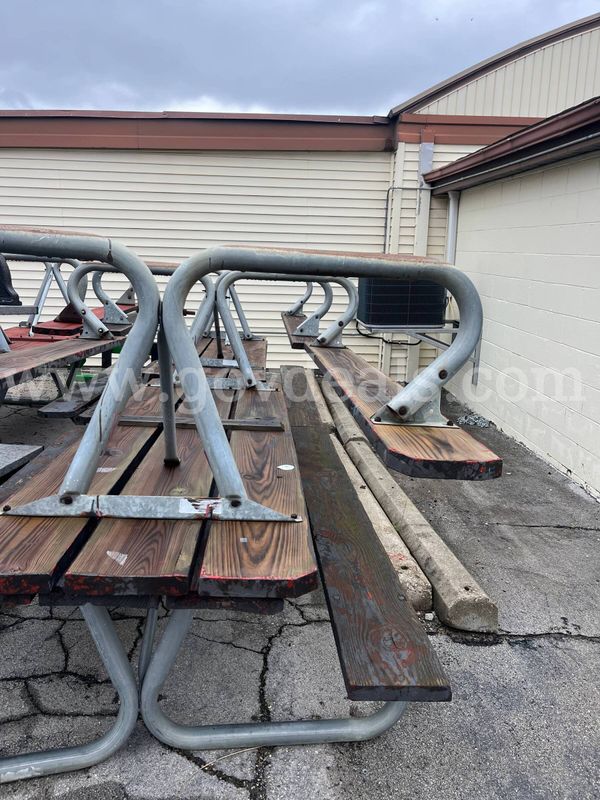 6 Park picnic tables
