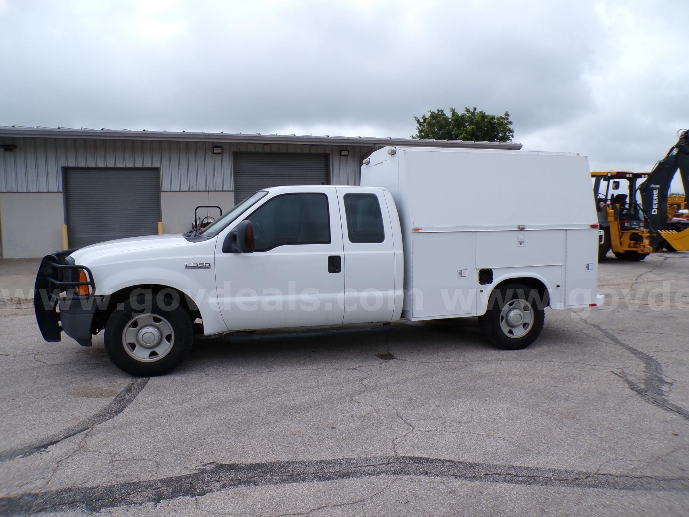 2007 Ford F-350 SD XL SuperCab Long Bed 2WD HIGH CUBE