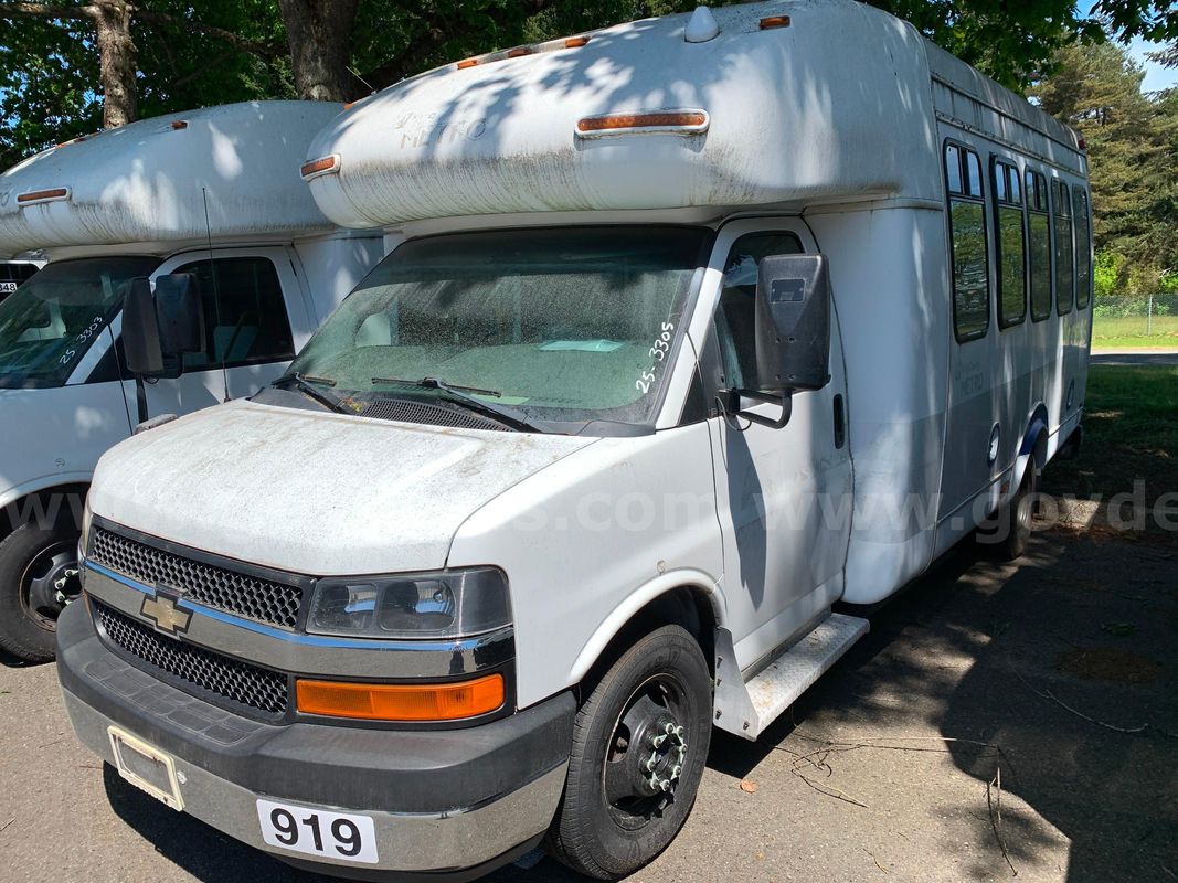 2010 Chevrolet Express Shuttle Bus 14 Passenger w/ Wheelchair Lift *Tow-Away* (ID# 45971) (PRT) (25-3305) 11700