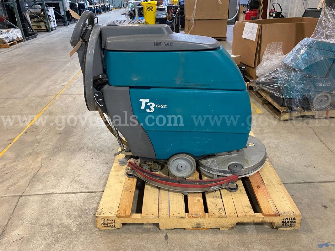 Tennant T-3 Auto-Scrubber  (ID #46119) (G03-2R) (26-1334-5) 35122