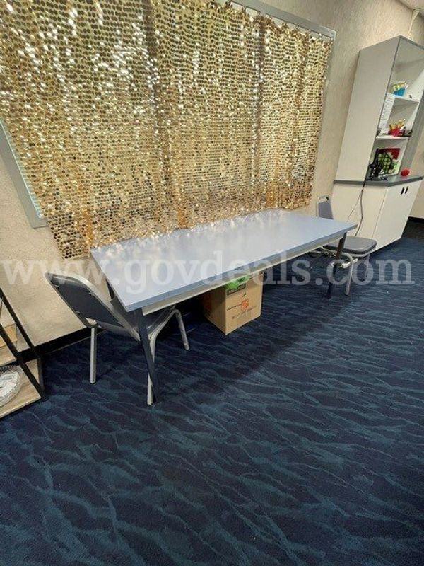Lot of Staff Lounge Chairs / Tables