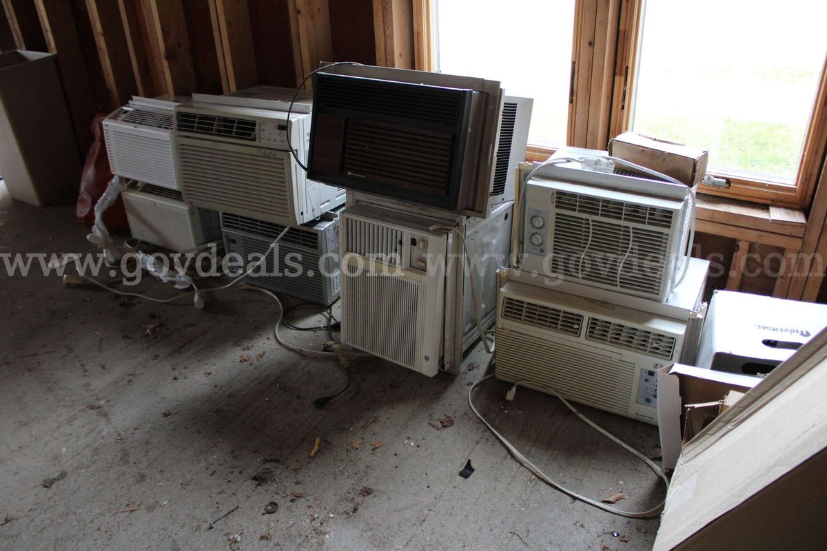 Lot Of Room / Window Air Conditioners (8)