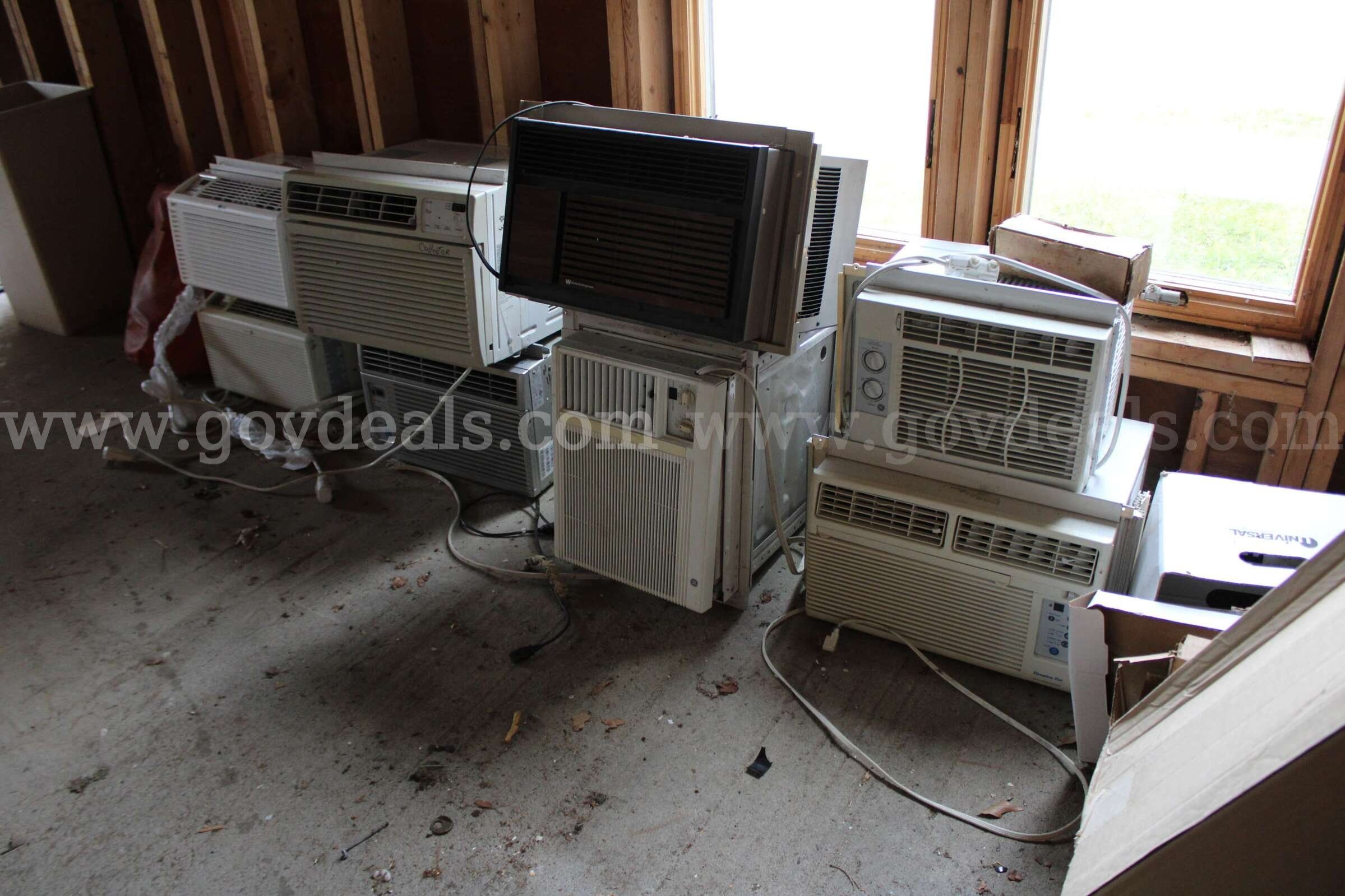 Lot Of Room / Window Air Conditioners (8)