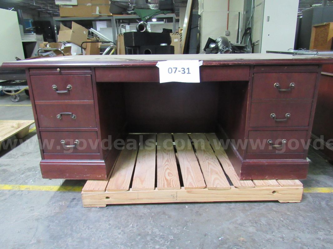 07-31 Desks