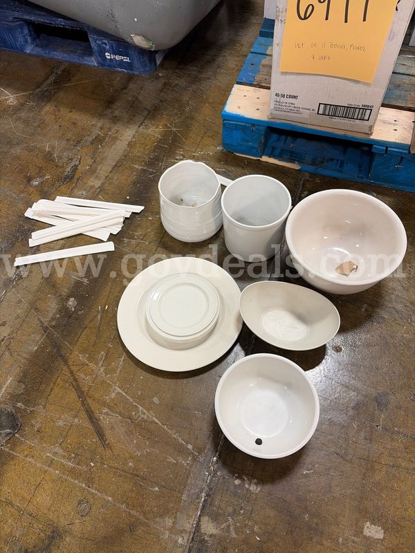 Lot of 11 Bowls, Plates, and Jars